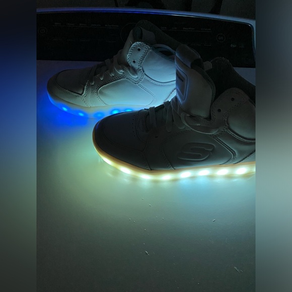 Sketchers light up shoes, kids - Picture 14 of 14